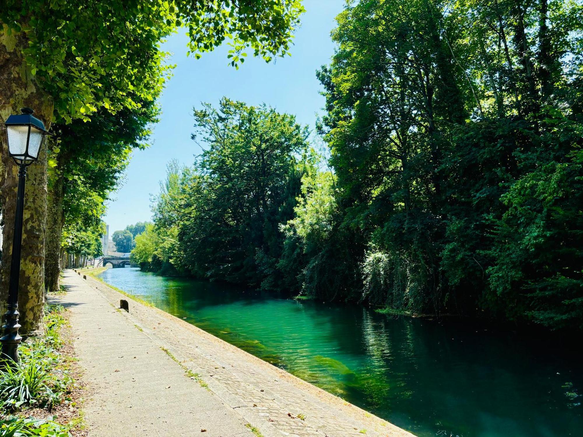 La Maison Du Parc, Charme Et Tranquillite Niort Exteriör bild